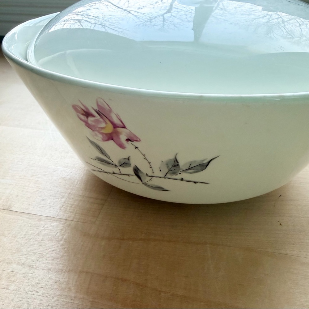 VINTAGE Mid-Century Modern Ballerina Rosette Covered Casserole Dish by Universal - Picture 7 of 12